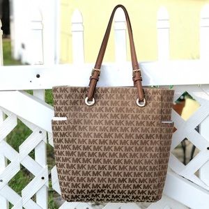 Michael Kors Bags - JET SET CARRYALL TOTE MONOGRAM CANVAS Michael Kors Bags - JET SET CARRYALL TOTE MONOGRAM CANVAS